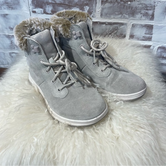 Women's Gray Winter Boots 6W - Picture 2 of 7